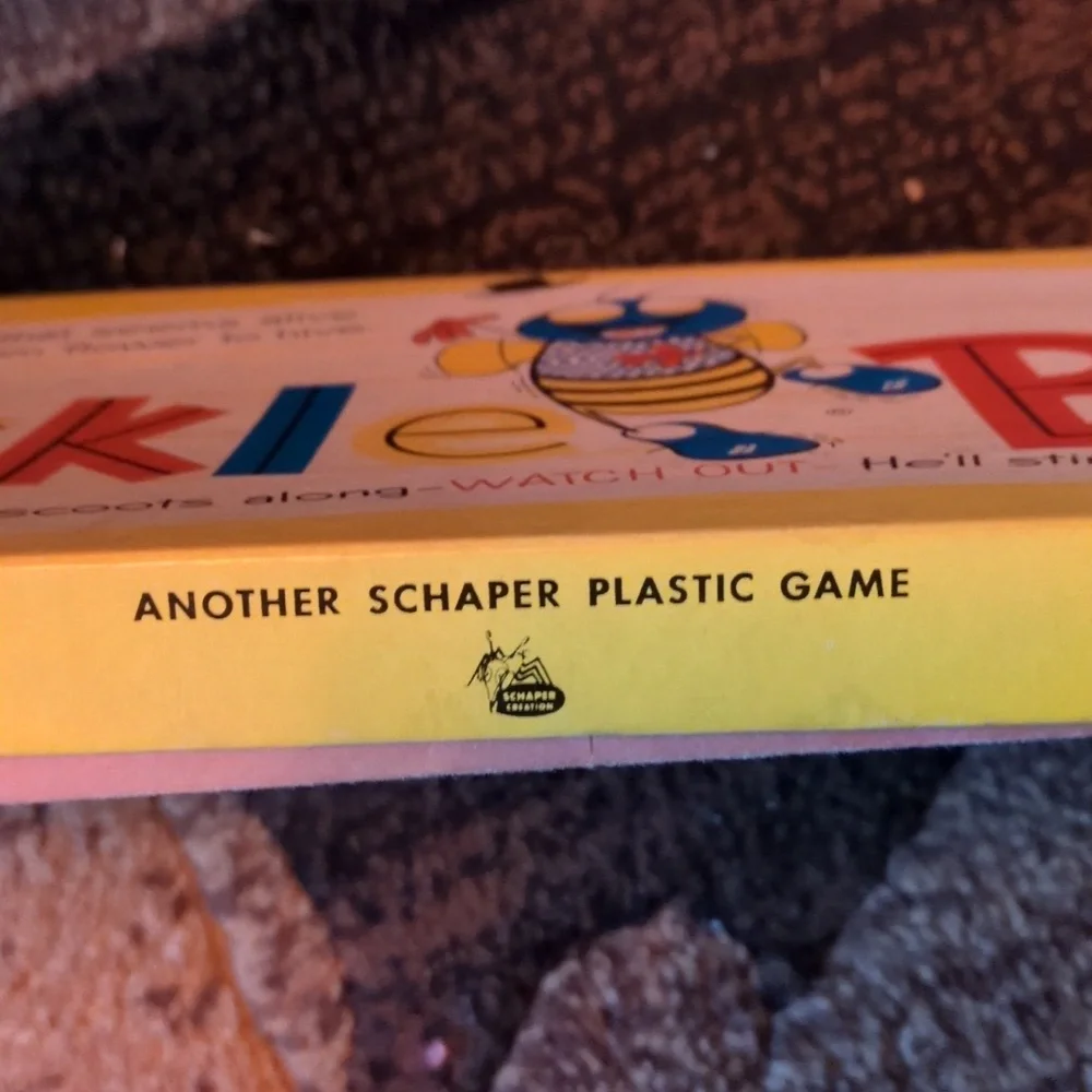 1956 Vintage Tickle Bee Game - Yellow Bee Family Board Game - Picture 3 of 5